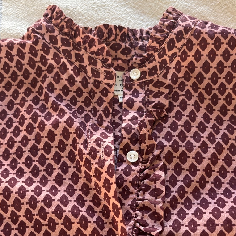 NEW Trovata Geometric Patterned Button-Up Top - Picture 2 of 3